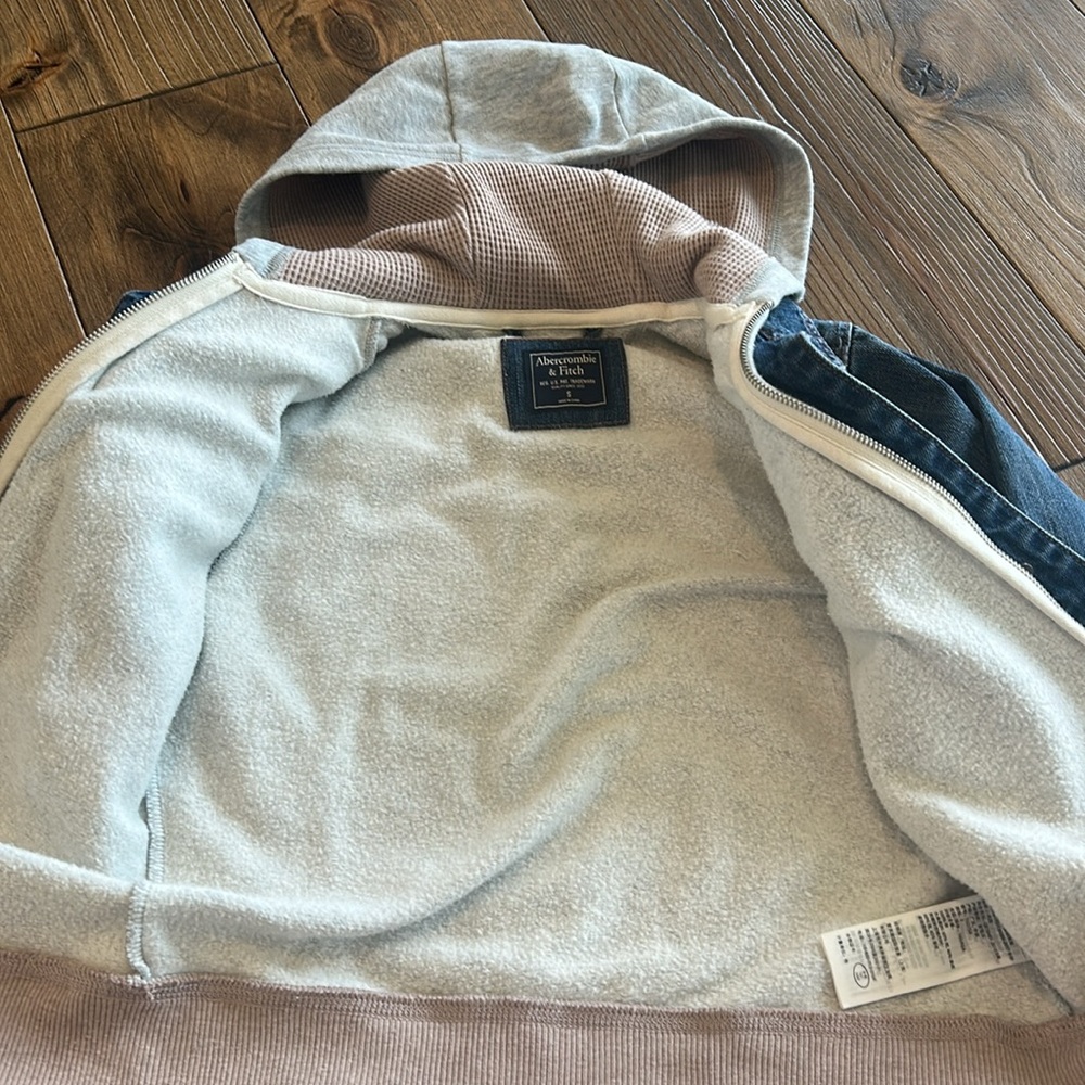 Abercrombie & Fitch Jean jacket with hoodie attached | size small - Picture 4 of 4